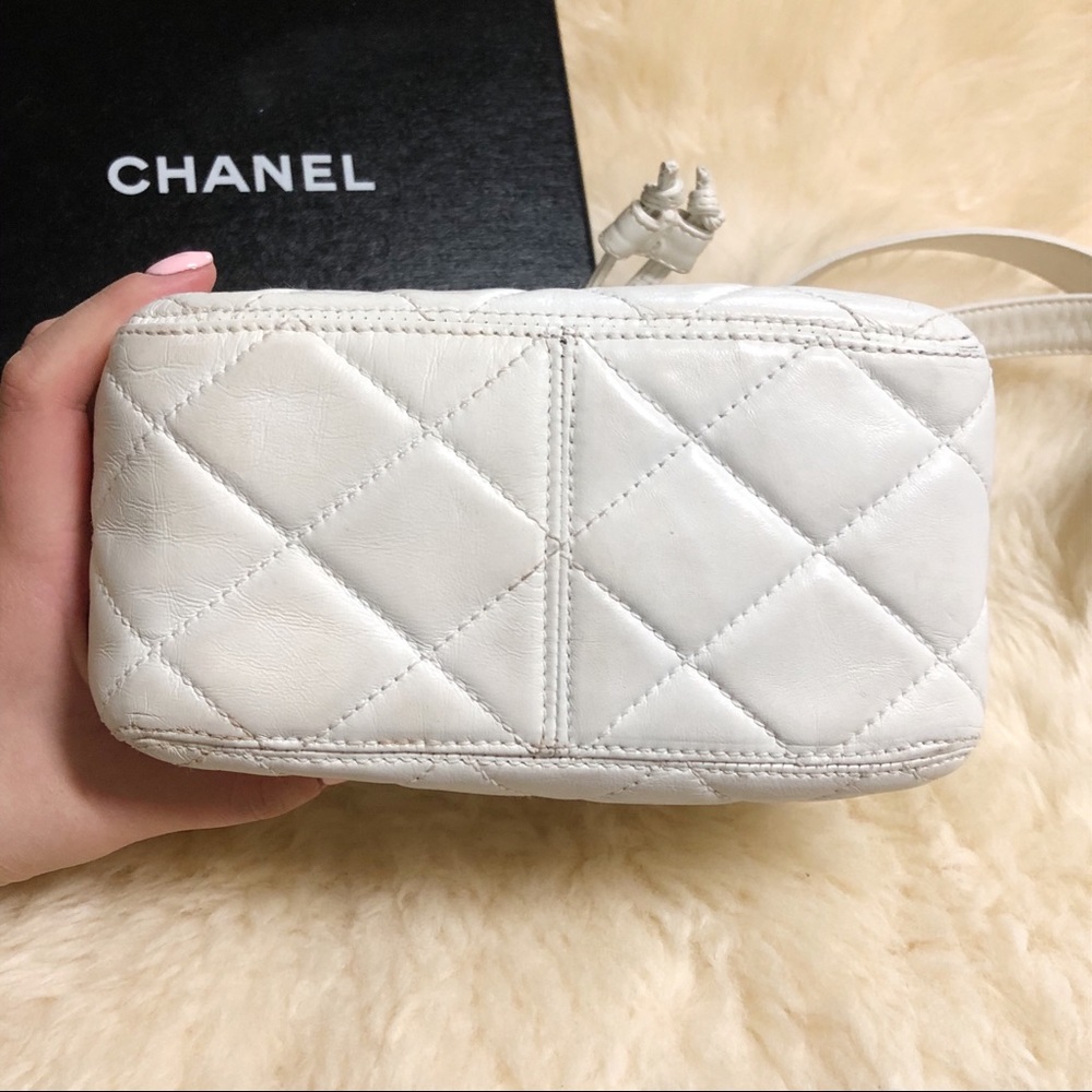 ❤️CHANEL❤️ WHITE BUCKET BAG - Picture 14 of 15